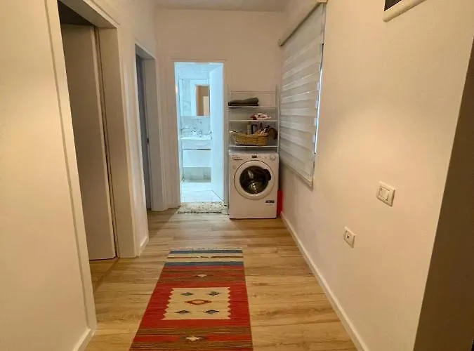 Elma's Center Of טיראנה